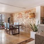 Charming Old City Loft With Jacuzzi!