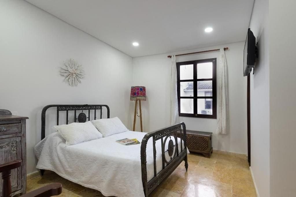 Charming Old Loft With Jacuzzi! Apartamento *