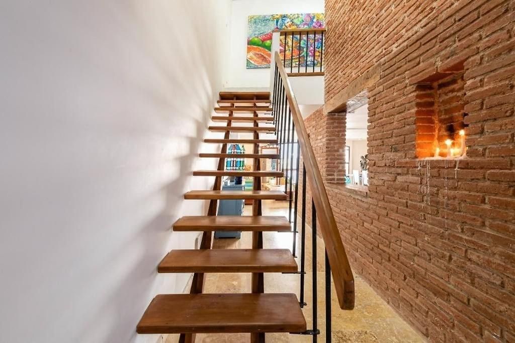 Charming Old Loft With Jacuzzi! Apartamento