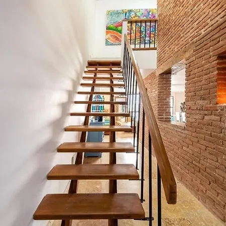 Charming Old Loft With Jacuzzi! Apartamento