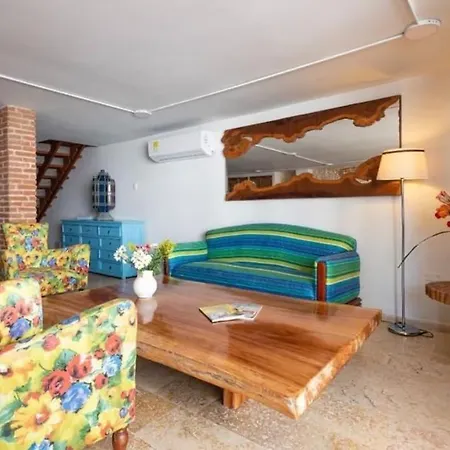 Charming Old Loft With Jacuzzi! Apartamento *