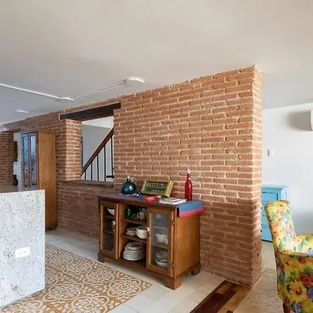 Charming Old Loft With Jacuzzi! Apartment