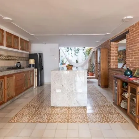 Apartment Charming Old Loft With Jacuzzi!